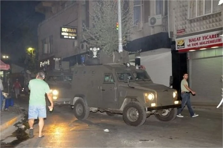 İstanbul'da molotoflu saldırı!