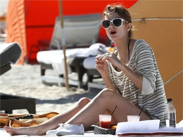 Mischa Barton Miami'de tatilde!