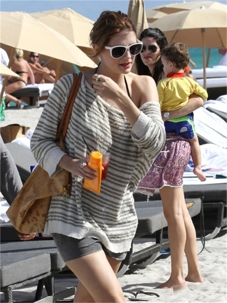 Mischa Barton Miami'de tatilde!