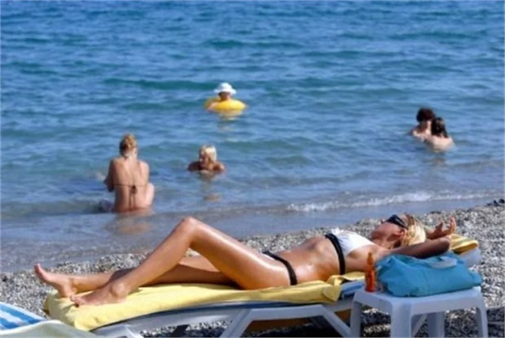 Plajda şov yaptı!