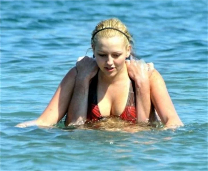 Plajda şov yaptı!
