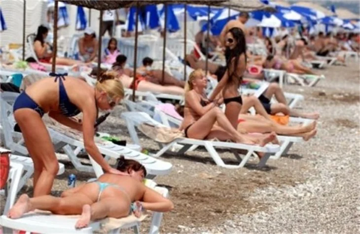 Plajda şov yaptı!