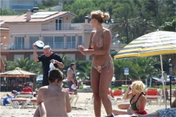 Plajda şov yaptı!