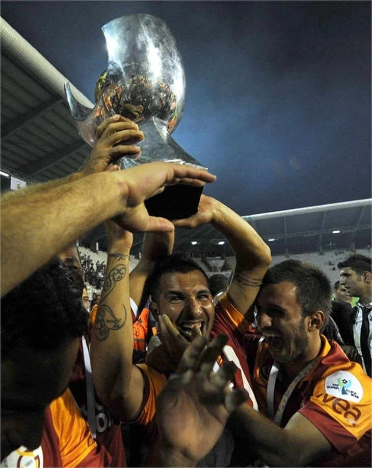 Galatasaray Süper Kupa'yı böyle kaldırdı...