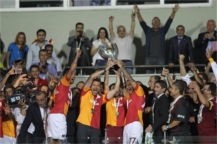 Galatasaray Süper Kupa'yı böyle kaldırdı...