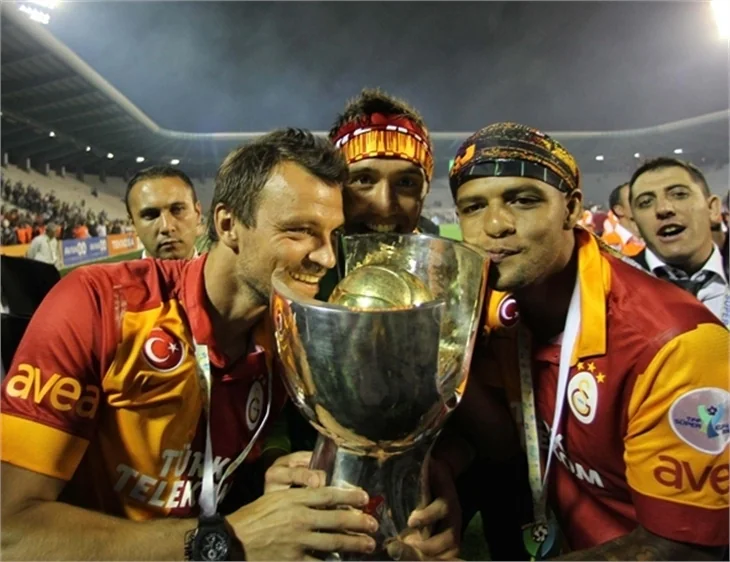 Galatasaray Süper Kupa'yı böyle kaldırdı...