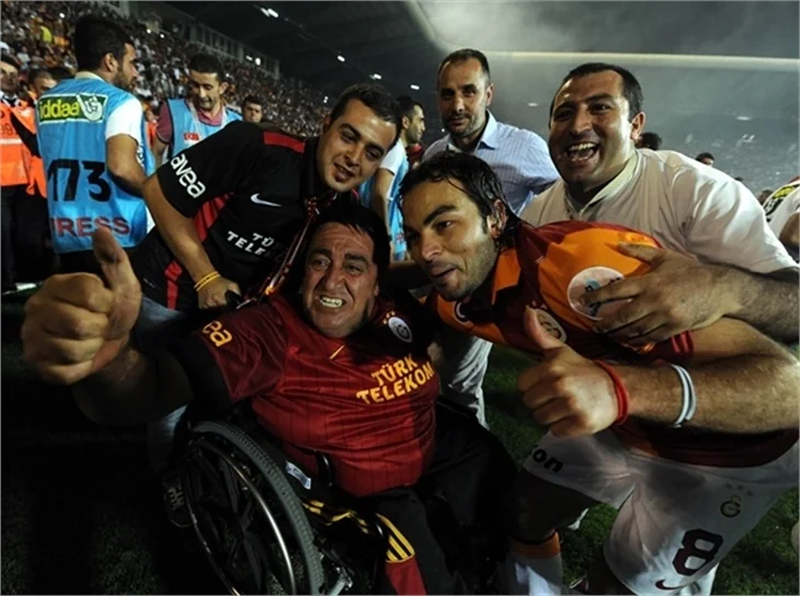 Galatasaray Süper Kupa'yı böyle kaldırdı...