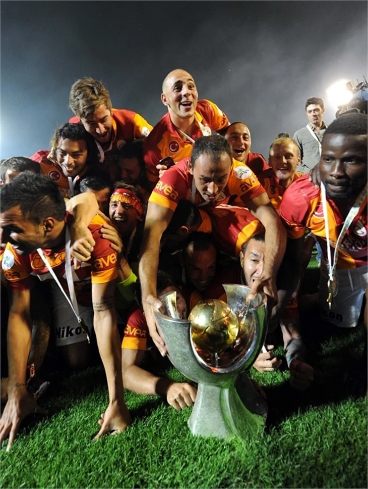 Galatasaray Süper Kupa'yı böyle kaldırdı...