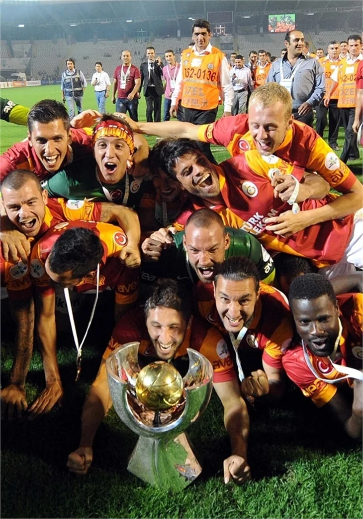 Galatasaray Süper Kupa'yı böyle kaldırdı...
