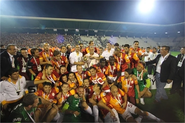 Galatasaray Süper Kupa'yı böyle kaldırdı...