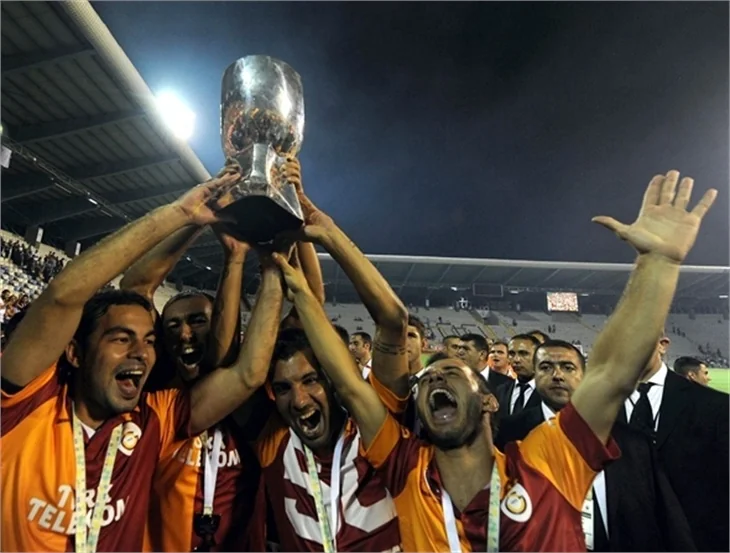 Galatasaray Süper Kupa'yı böyle kaldırdı...
