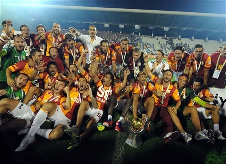 Galatasaray Süper Kupa'yı böyle kaldırdı...