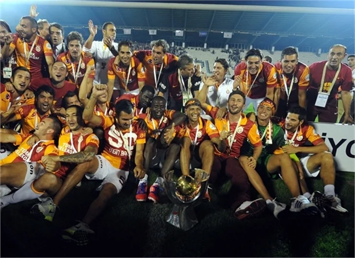 Galatasaray Süper Kupa'yı böyle kaldırdı...