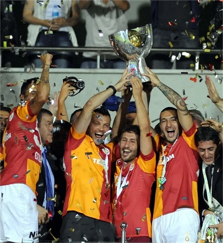 Galatasaray Süper Kupa'yı böyle kaldırdı...