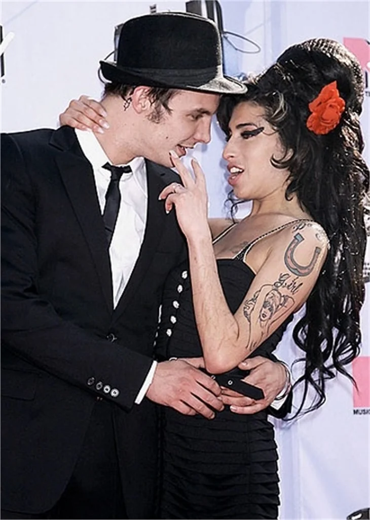 AMY WINEHOUSE'UN SON MESAJI KOMAYA SOKTU!