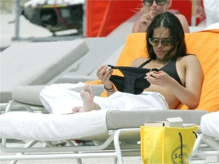 Michelle Rodriguez'in tatil keyfi