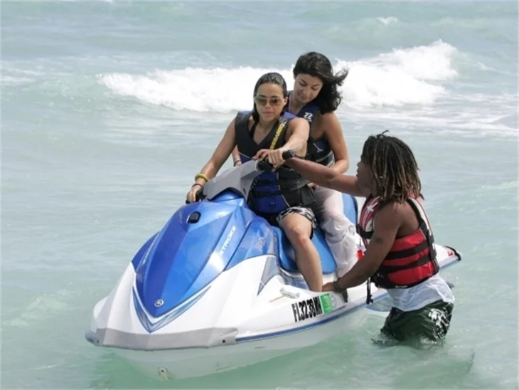 Michelle Rodriguez'in tatil keyfi