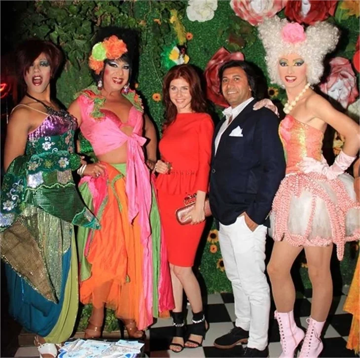 Kızıl Ajan Anna Chapman Cahide'de kendinden geçti..