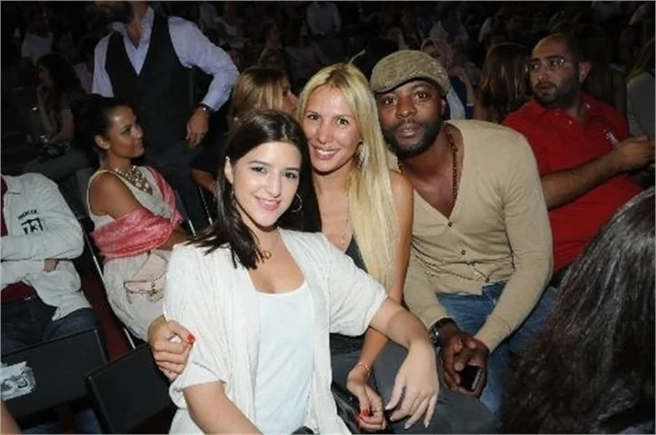 Pascal Nouma kız arkadaşlarıyla Kenan Doğulu konserinde...