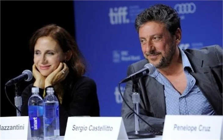 Saadet Işıl Aksoy Penelope Cruz galada yanyana...
