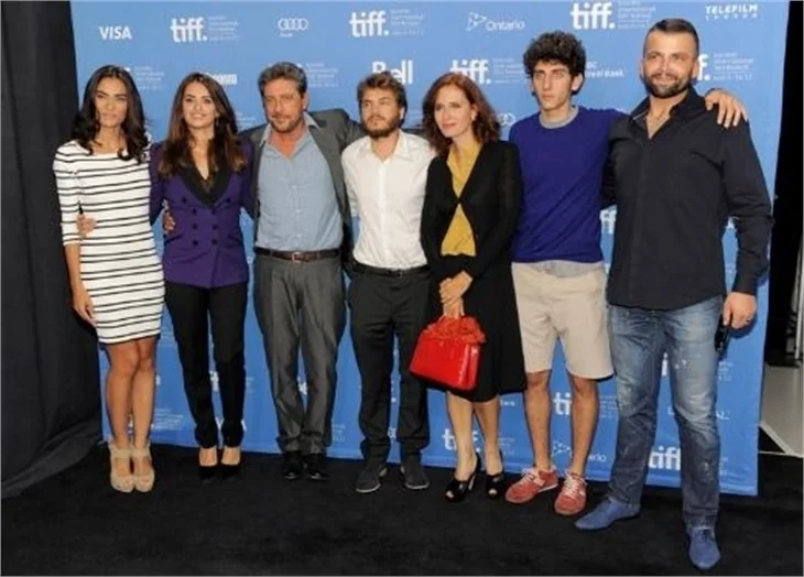 Saadet Işıl Aksoy Penelope Cruz galada yanyana...