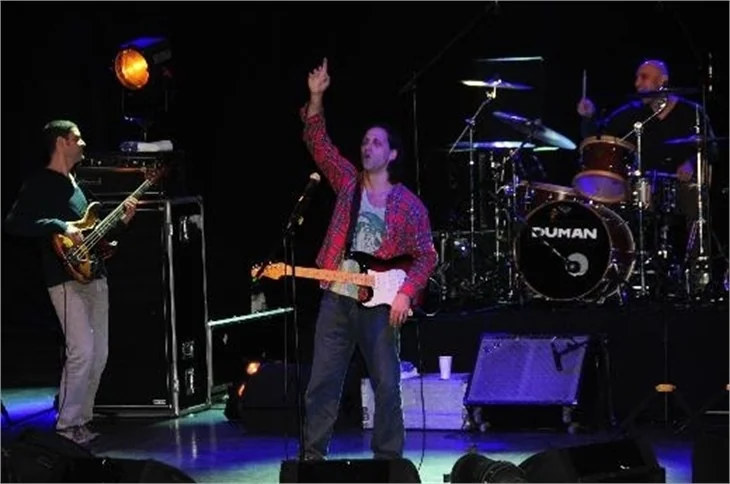 Duman eşi Seçkin Piriler'i konserinde oturtmadı...