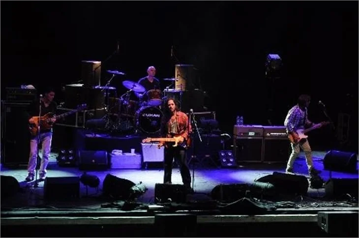 Duman eşi Seçkin Piriler'i konserinde oturtmadı...