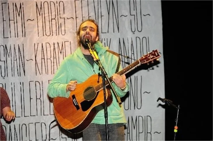 Duman eşi Seçkin Piriler'i konserinde oturtmadı...