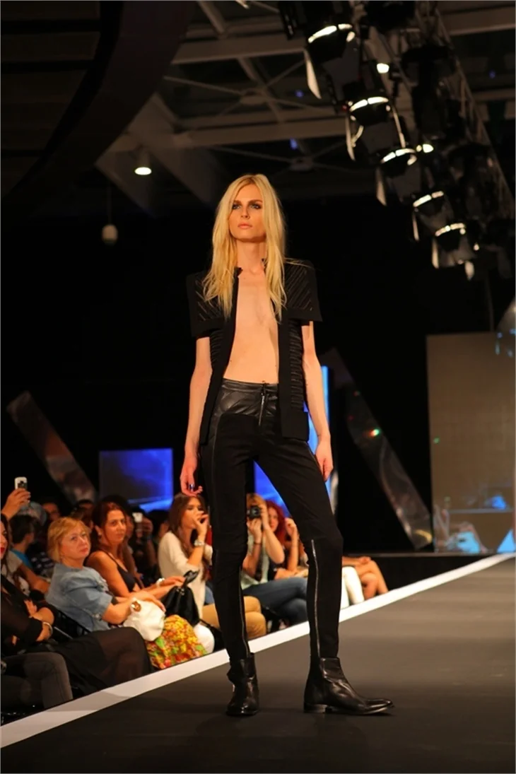 Andrej Pejic’in yer aldığı defile izleyici rekoru kırdı.