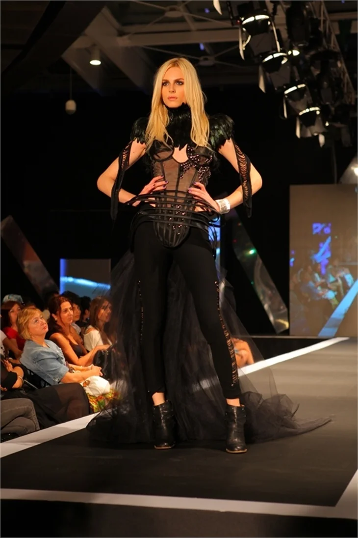 Andrej Pejic’in yer aldığı defile izleyici rekoru kırdı.