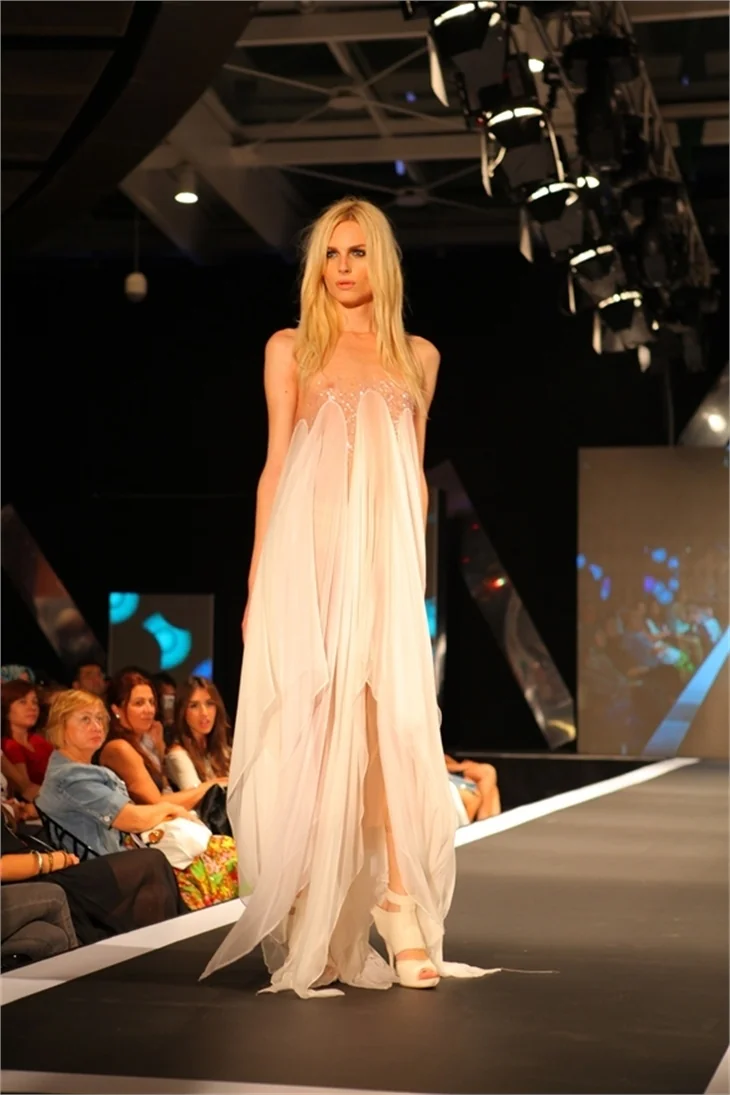 Andrej Pejic’in yer aldığı defile izleyici rekoru kırdı.
