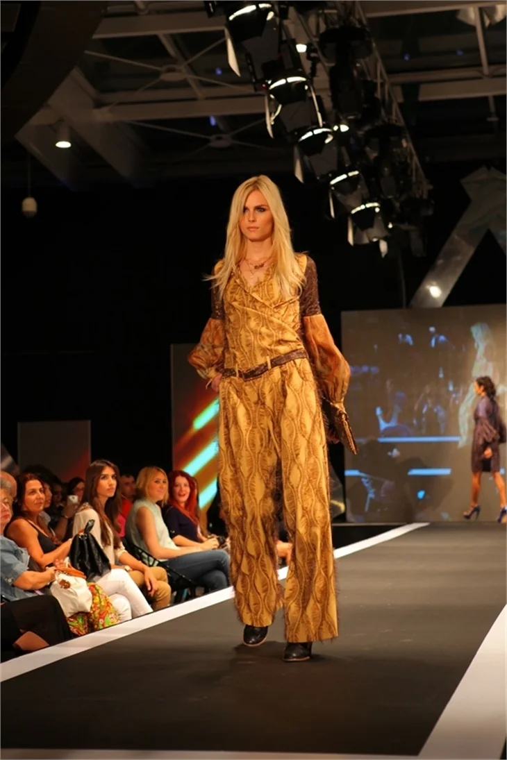 Andrej Pejic’in yer aldığı defile izleyici rekoru kırdı.