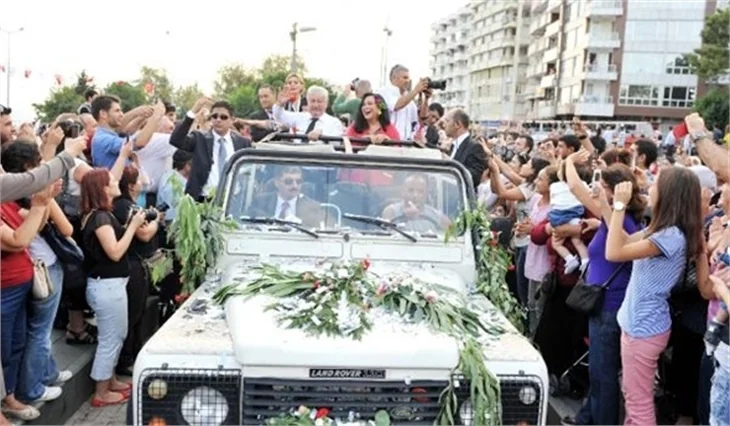Antalyalılar Türkan Şoray için sokağa döküldüler
