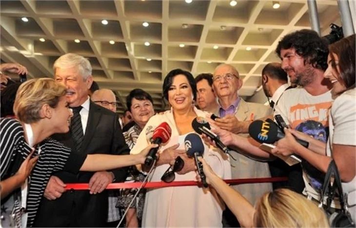 Antalyalılar Türkan Şoray için sokağa döküldüler