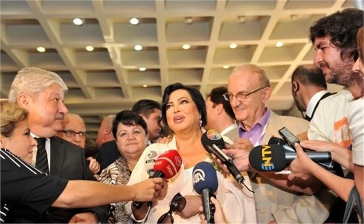 Antalyalılar Türkan Şoray için sokağa döküldüler