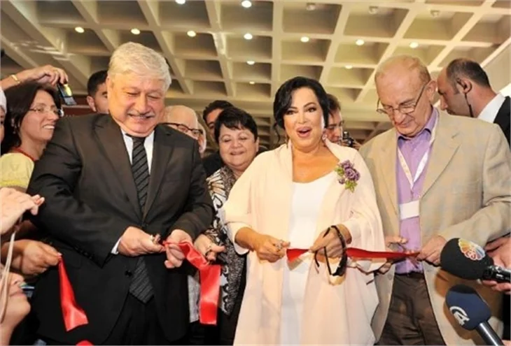 Antalyalılar Türkan Şoray için sokağa döküldüler