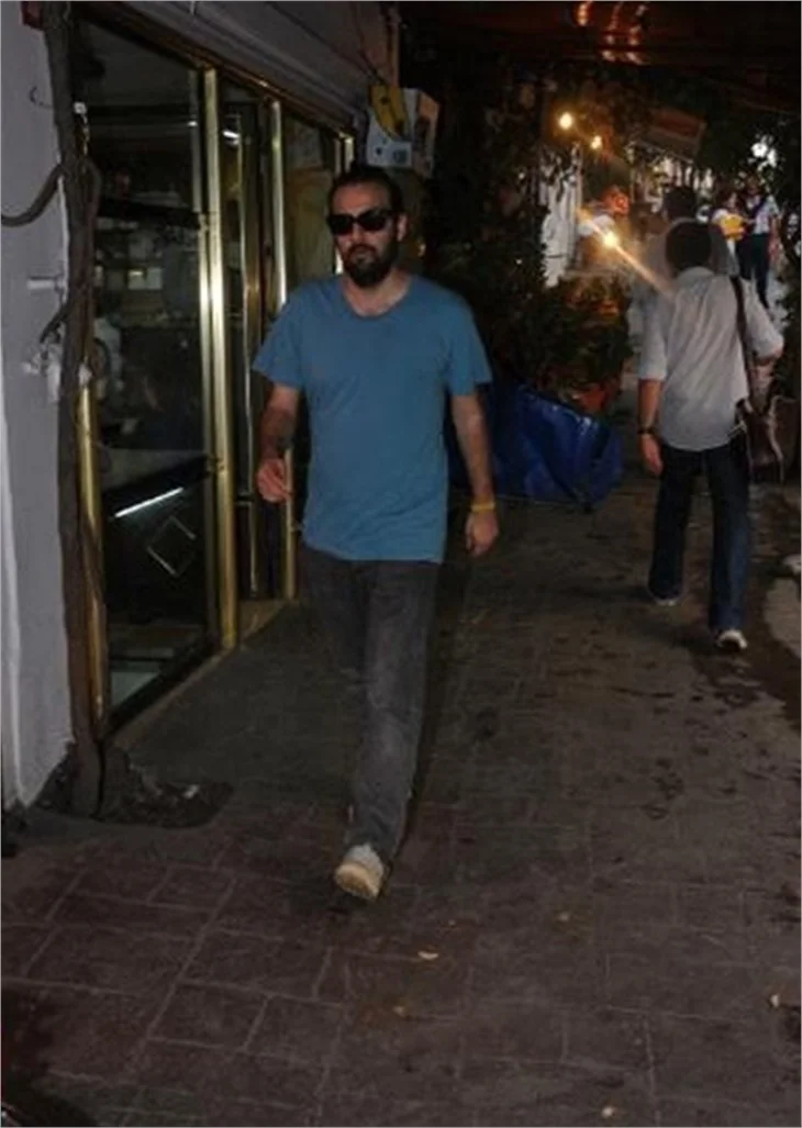 BARTU KÜÇÜKÇAĞLAYAN'IN İLGİNÇ GECE İMAJI!