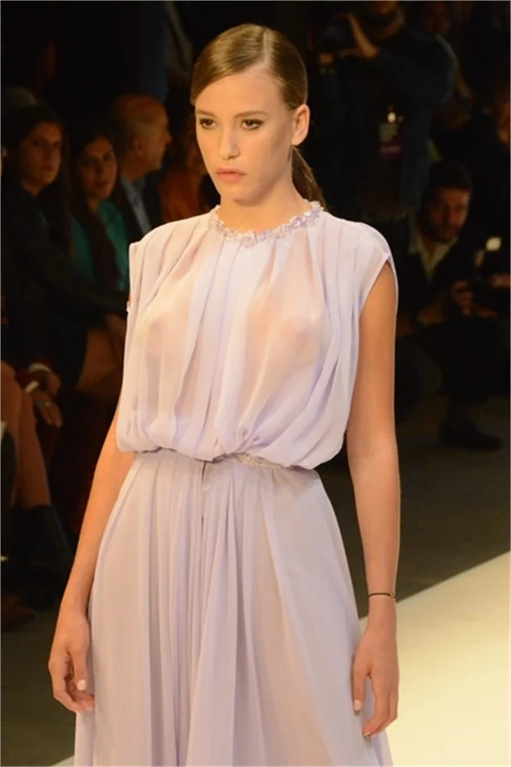 SERENAY SARIKAYA'DAN NEFES KESEN TRANSPARAN!