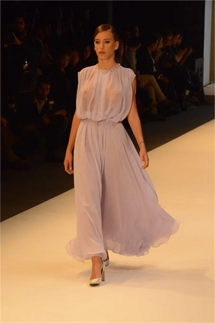 SERENAY SARIKAYA'DAN NEFES KESEN TRANSPARAN!