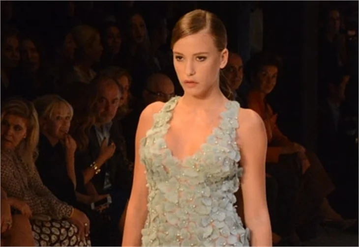 SERENAY SARIKAYA'DAN NEFES KESEN TRANSPARAN!