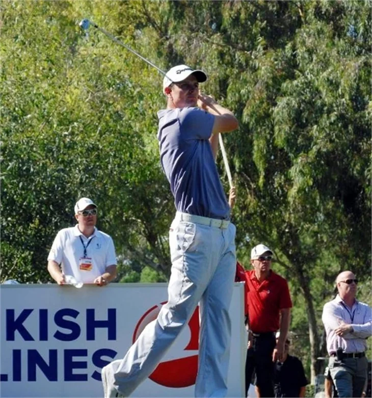 Golfte Tiger Woods'u eleyen Justin Rose kupayı kazandı!