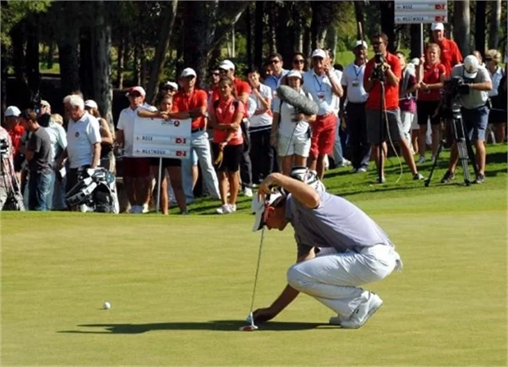 Golfte Tiger Woods'u eleyen Justin Rose kupayı kazandı!