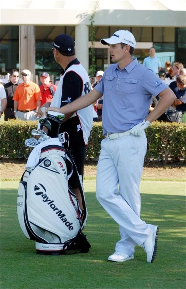 Golfte Tiger Woods'u eleyen Justin Rose kupayı kazandı!