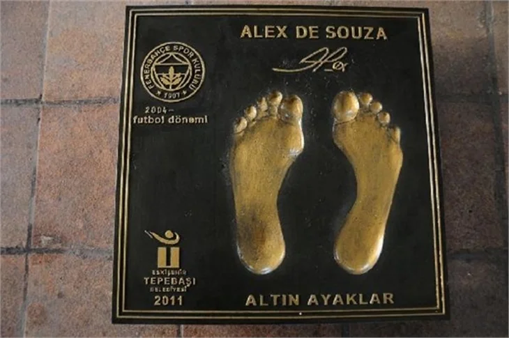 Alex De Souza. Kendi gitti, ayak izleri kaladı