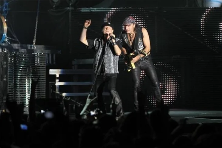 Scorpions, İzmir'de 15 bin kişiye konser verdi