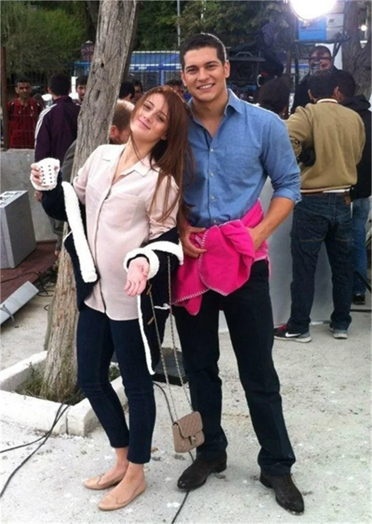 GİZEM KARACA, "EMİR'İN YOLU" SETİNDE!