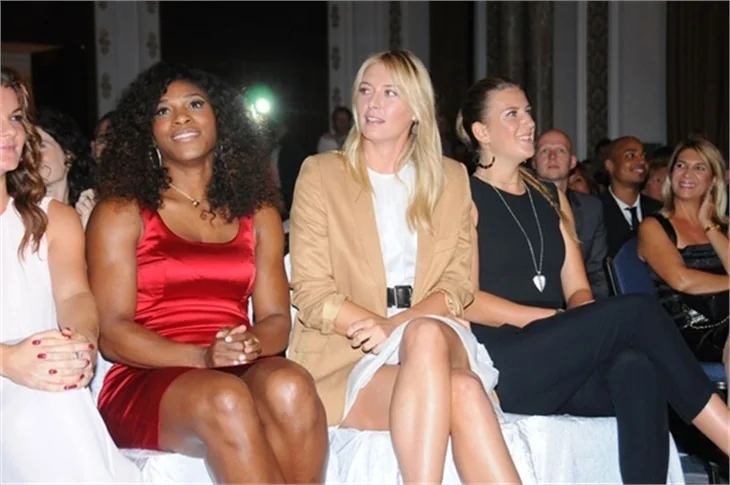 Maria Sharapova ve Serena Williams'tan İstanbul frikikleri...