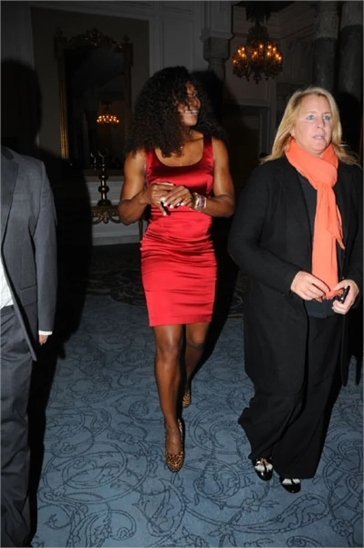 Maria Sharapova ve Serena Williams'tan İstanbul frikikleri...