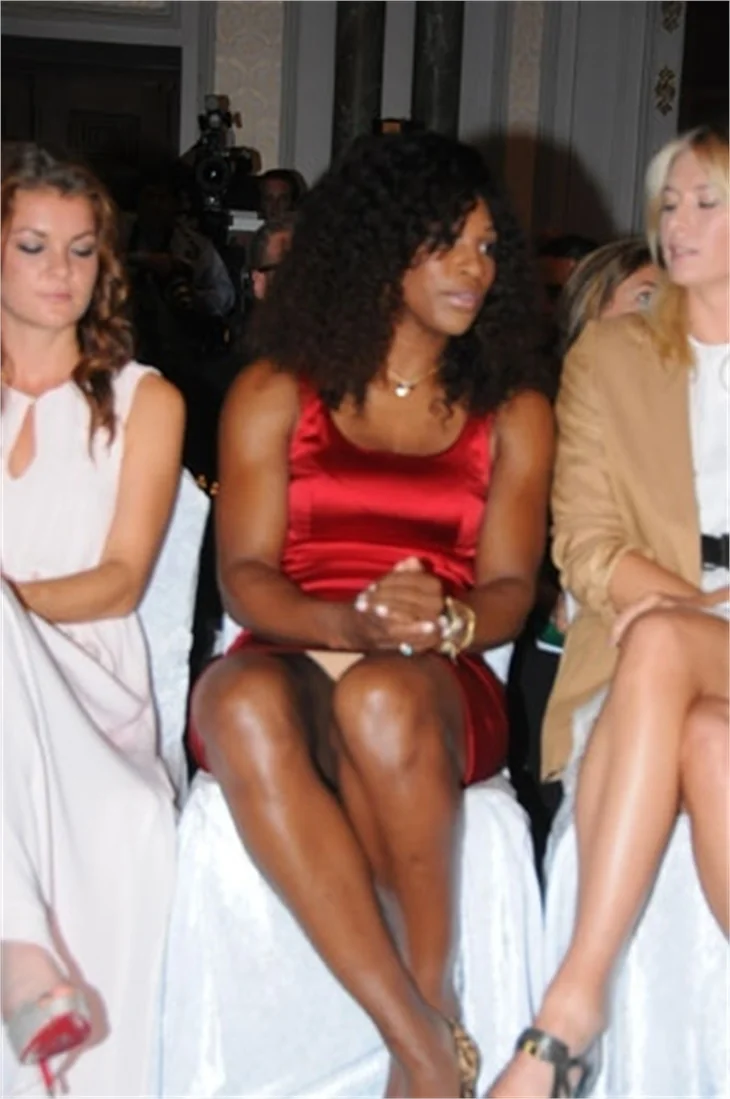 Maria Sharapova ve Serena Williams'tan İstanbul frikikleri...