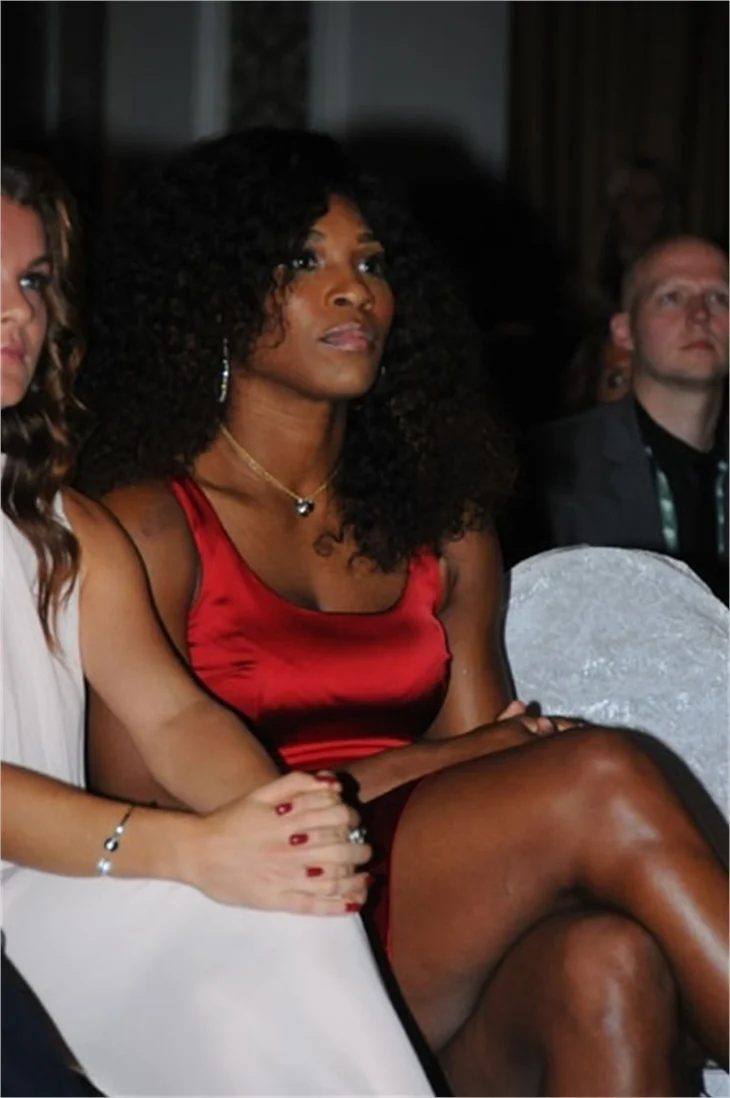 Maria Sharapova ve Serena Williams'tan İstanbul frikikleri...